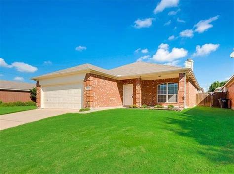 Zillow euless - Zillow has 3 homes for sale in Midway Park Euless. View listing photos, review sales history, and use our detailed real estate filters to find the perfect place.
